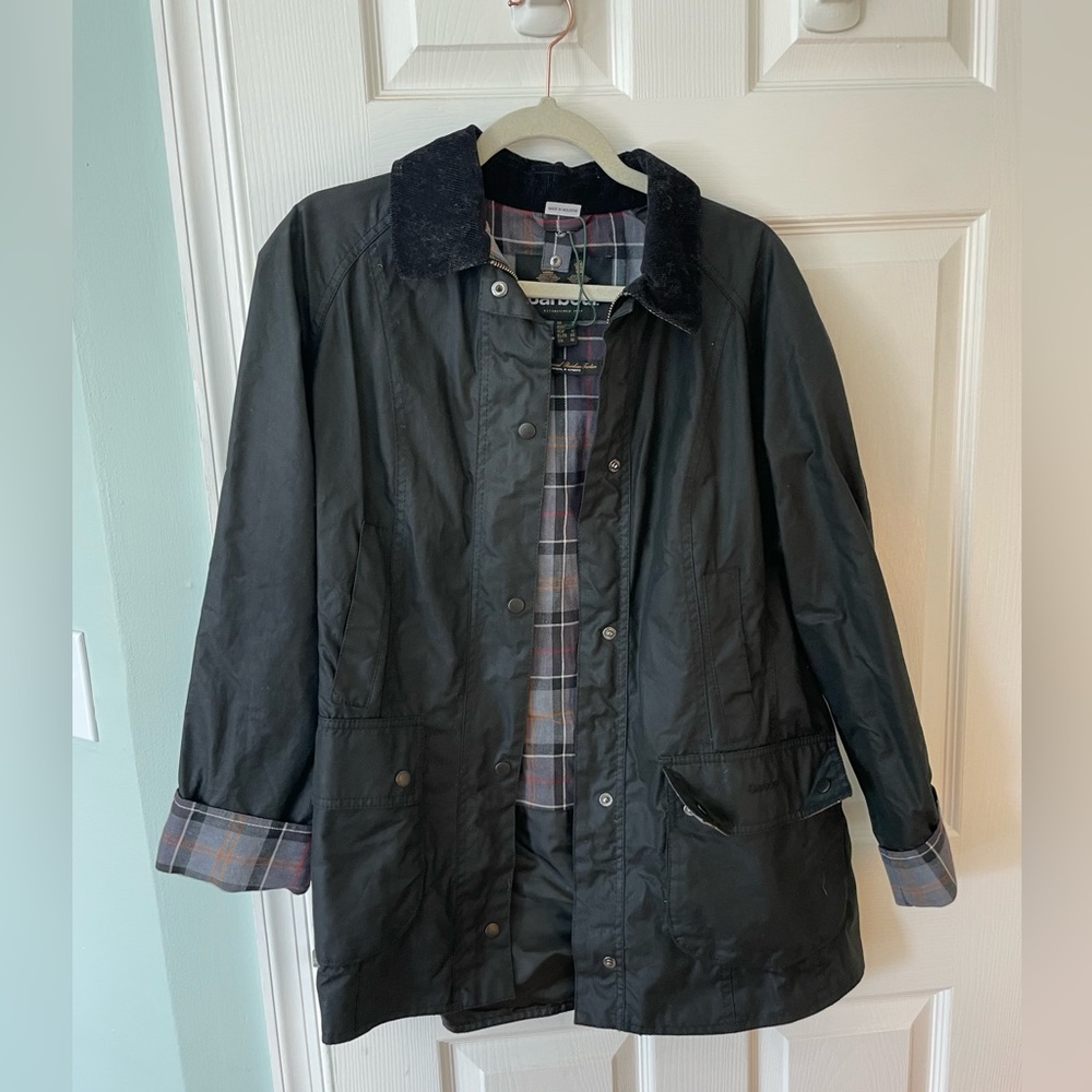 This is a brand new black Beadnell Barbour Jacket. Size US12 (UK16). Worn once.